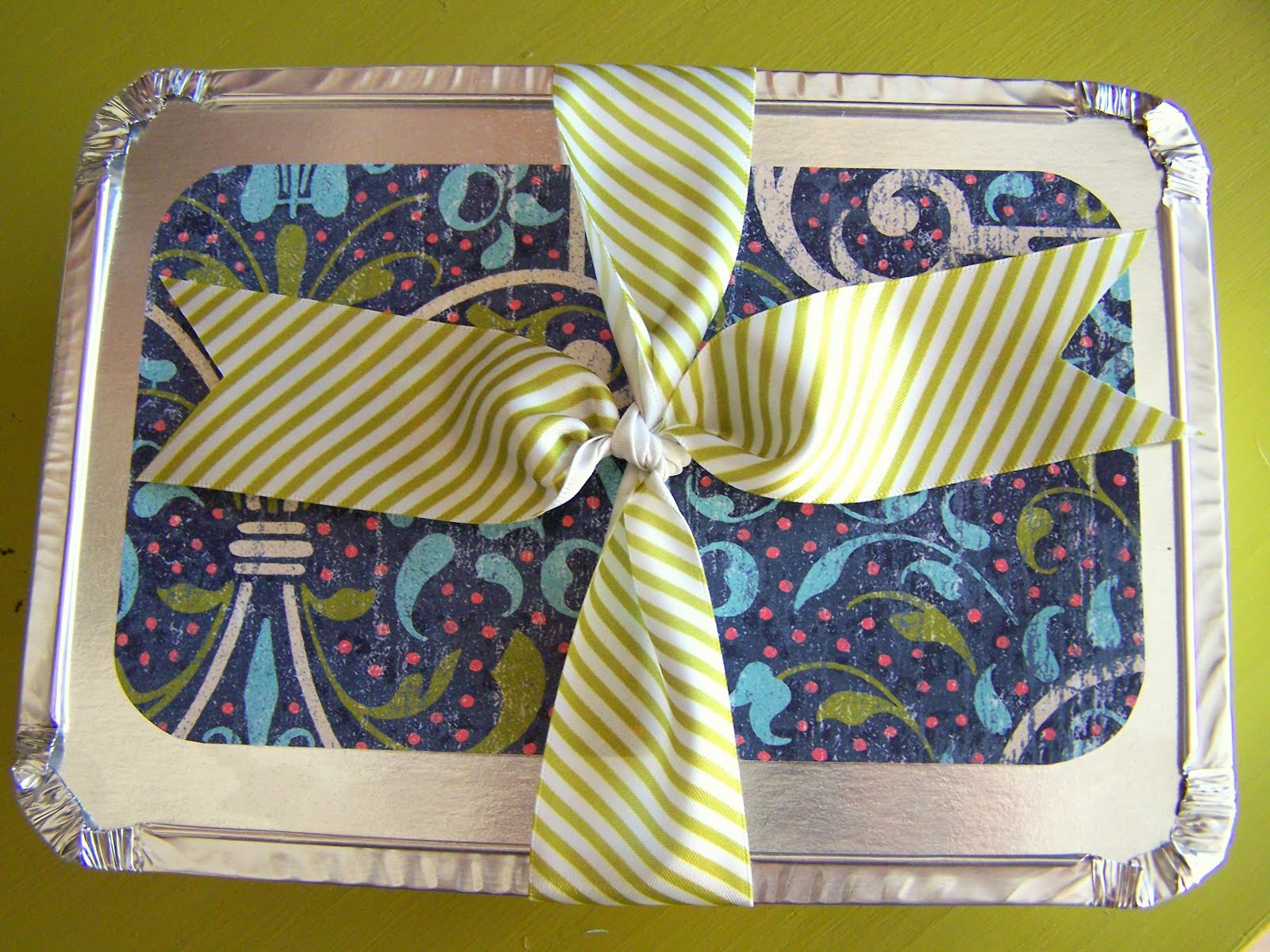 Grapevine-Interior-Designer Gift Wrapping Baked-goods-container