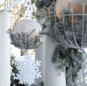 Holiday Decorating Ideas For Your Entryway - MOD Interiors